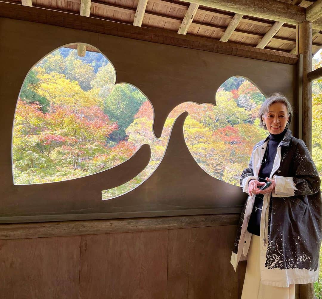 水原恵理のインスタグラム：「紅葉と母🍁」