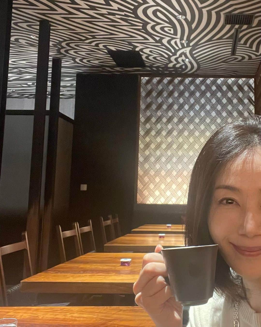 坂村かおるのインスタグラム：「・ 歯医者さんの帰り、お一人スィーツ🍴 ・ ギンザシックスJOTARO SAITO caffeの「黒クレープパンプキンセット」に舌鼓😋 ・ ・  いつも「いいね！」を頂きありがとうございます。 皆さんのコメントに元気を貰っています😊  #クィーンオブ美魔女 #team美魔女 #美ST #坂村かおる #トータルビューティーアドバイザー #美しく老いる #バランス #美容 #コスメ #ファッション #今日のコーデ #トータルバランス #お洒落な人と繋がりたい #コスメ好きな人と繋がりたい #美意識高い人と繋がりたい #美魔女 #美魔女が変わる #アップデートしてる人と繋がりたい #自分らしくアップデート #パンプキンスイーツ  #jotarosaito」
