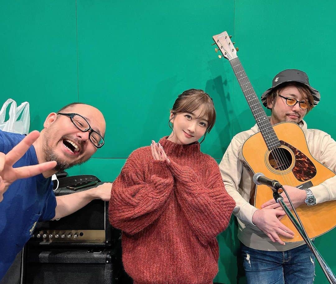 のインスタグラム：「11/7の単独ライブに備えて リハしてきました☺️ ギターとピアノの演奏が めちゃくちゃカッコいいです✨ こんな素敵な演奏でまたライブができるなんて夢のよう☺️ チケット購入してくれた皆さん ありがとうございます🌸  ミルキーポップジェネレーション 大槻ひびき単独ライブ 11/7(月)19:00開演 会場/三軒茶屋グレープフルーツムーン  リモート視聴チケット＆会場席チケット どちらも1週間のアーカイブ付き✨ 会場席の方はライブ後撮影タイムがあります🌸 チケット購入はLivepocetで発売中です☺️ もしくは私のTwitterやミルジェネのTwitterを見てくださいね！」