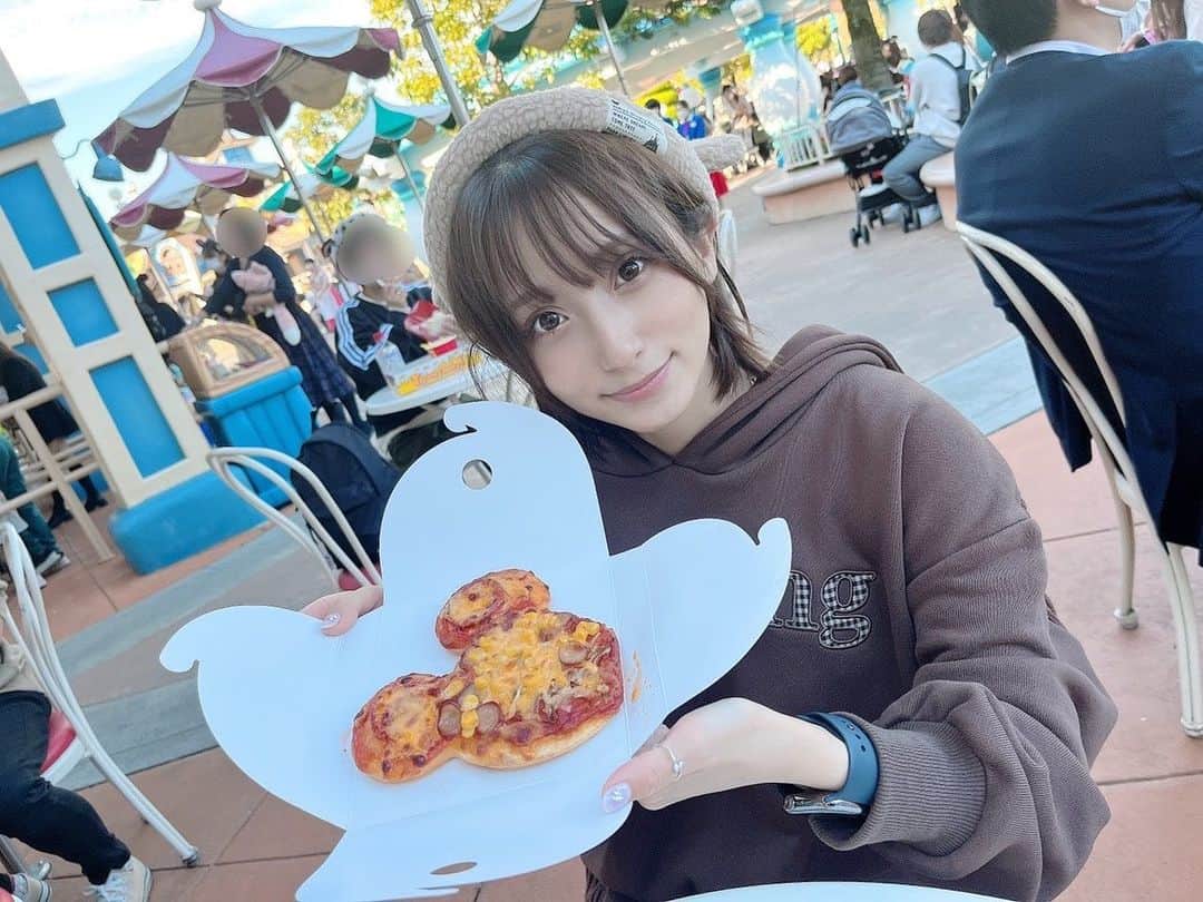 吉良りんのインスタグラム：「. . 昨日でたぶん8キロは太った この先ディズニー投稿多め . #disney #disneyland #disneyland #tokyodisneyland #食べ歩き」