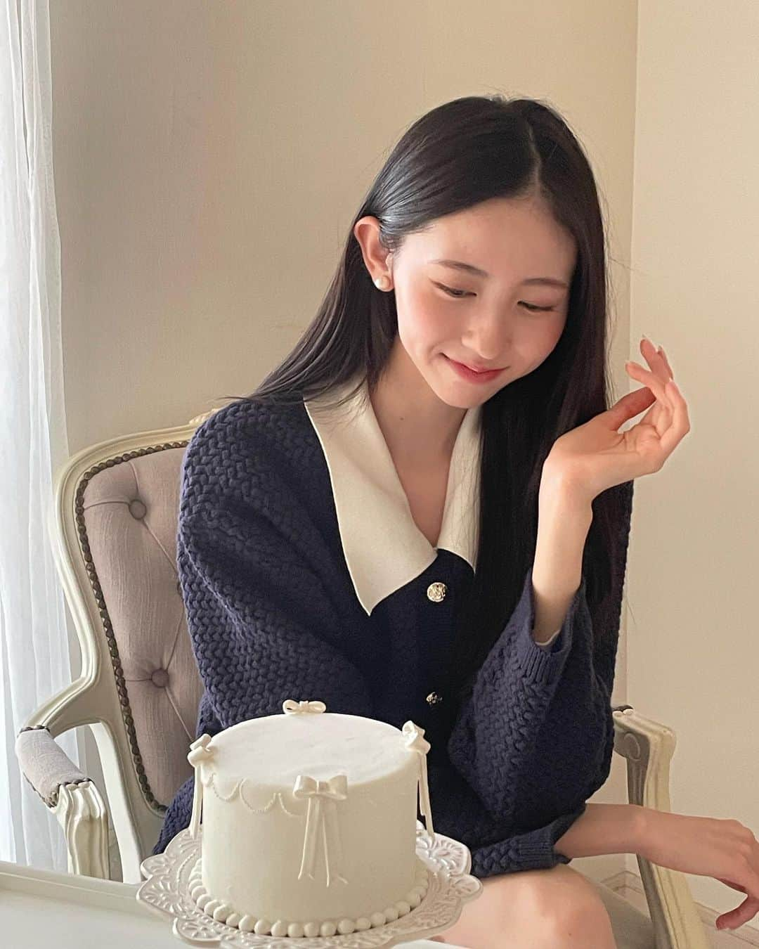 入江美沙希さんのインスタグラム写真 - (入江美沙希Instagram)「お部屋に飾ってるスプレーバラをモチーフにケーキ作ってみました🤍 ⁡ ⁡ ⁡ #アートケーキ#06#jk1#入江美沙希 #snidel#JILLSTUART#ストレートヘア#前髪なし」11月4日 17時36分 - irie_misaki_official