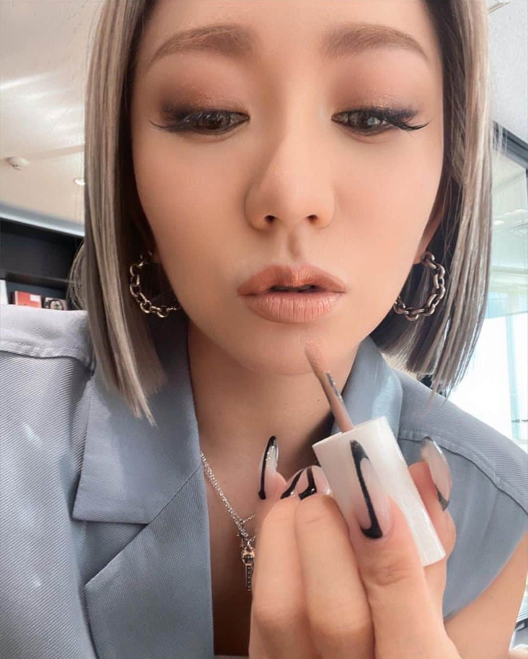 倖田來未さんのインスタグラム写真 - (倖田來未Instagram)「. ZARAのメイク💄アイテム ⁡ めっちゃタッチが良い！！ みんなもきっとつけたら分かる！笑笑 タッチがいいの！笑笑 ⁡ #lipstick #makeup #zara #kodakumi #倖田來未」11月4日 17時37分 - kodakumi_official