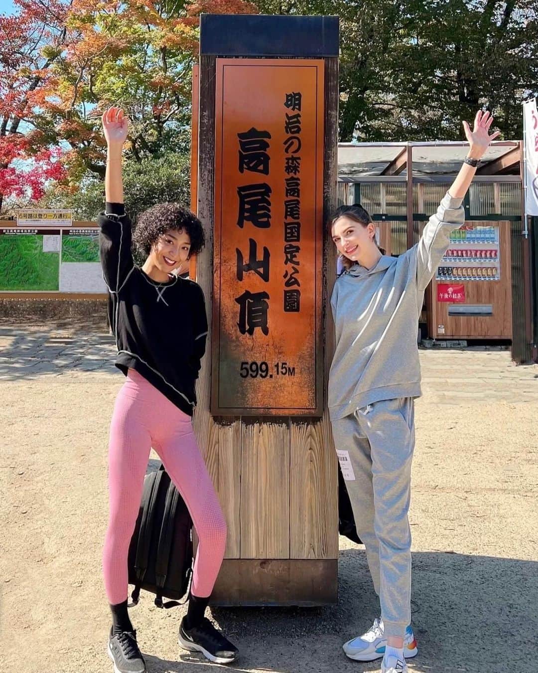 GENAのインスタグラム：「ㅤ ㅤ 初の高尾山登ってきた⛰🍂 ㅤ 体力なさすぎて登る前から息切れしてたけど なんとか山頂まで辿り着けた😂❤️‍🔥 ㅤ #高尾山登山」