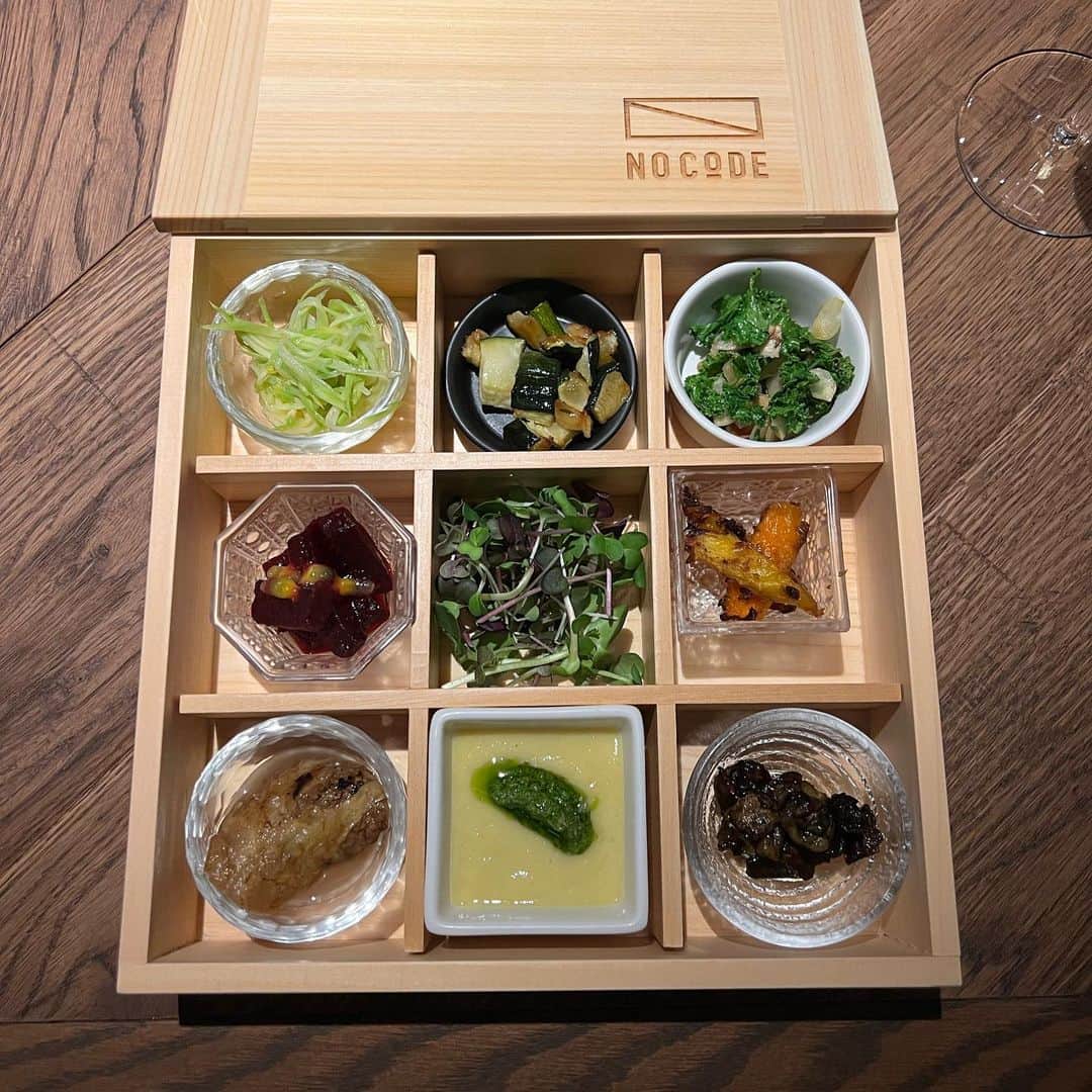 のインスタグラム：「言わずと知れた米山シェフ@yone_asakusa の新プロジェクト #nocode   何でもできるシェフがヴィーガンディシュからクラシックなフレンチ、そしてイタリアンまで。完全なる米山ワールド。  料理が本当に上手としかいいようがない。21時からのアラカルトもぜひお邪魔したい。  #もりたま飯 #foodie #foodgasm #foodphotography #foodstagram #美食 #グルメ #foodporn #instaeats #instafood #toprestaurants #snapyummy #eeeeeats #eattheworld #instafoodie #toptokyorestaurants #tokyogourmet #wheretoeattokyo #tokyorestaurants #tokyoeats #japanesefood」