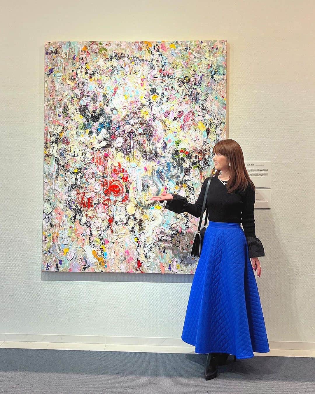 mii_stagramさんのインスタグラム写真 - (mii_stagramInstagram)「🎨🎨🎨 秋は食べ物が美味しいだけじゃなくて  #芸術の秋 でもあるよね🖼  青山にあるスパイラルガーデンで開催中の @yoshino_gypsum.collection  𝐘𝐎𝐒𝐇𝐈𝐍𝐎 𝐀𝐑𝐓 𝐂𝐎𝐍𝐍𝐄𝐂𝐓 で 久しぶりにアートに触れたら やっぱり五感を刺激されて ワクワクしたよ💕  絵にはあまり詳しくないけど 作家さんの思いを想像したり 感情を動かされたり アンテナがピピッと反応したり 凄いパワーを貰える📡❤️‍🔥  素敵な作品ばかりで その魅力に吸い込まれ ついつい見入ってしまう空間でした💕  入場料は無料だからお気軽に 立ち寄れるので 是非足を運んでみてね👣👣  🗓11月2日(水)〜11月14日(月) ⏰11:00~20:00  🗺 スパイラルガーデン  東京都港区南青山5-6-23　 スパイラル1F  🔎🔍 https://www.spiral.co.jp/   #吉野石膏 #印象派 #絵画 #美術館 #美術館巡り #美術展 #美術展巡り #休日の過ごし方 #美術館好きと繋がりたい #Influencersexpo #吉野石膏コレクション #yoshinoartconnect #吉野アートコネクト #成果発表展 #スパイラルガーデン #spiralgarden   #芸術の秋 #芸術 #表参道 #アート #美術 #アートのある暮らし」11月4日 18時32分 - miyuki.0419.karemari