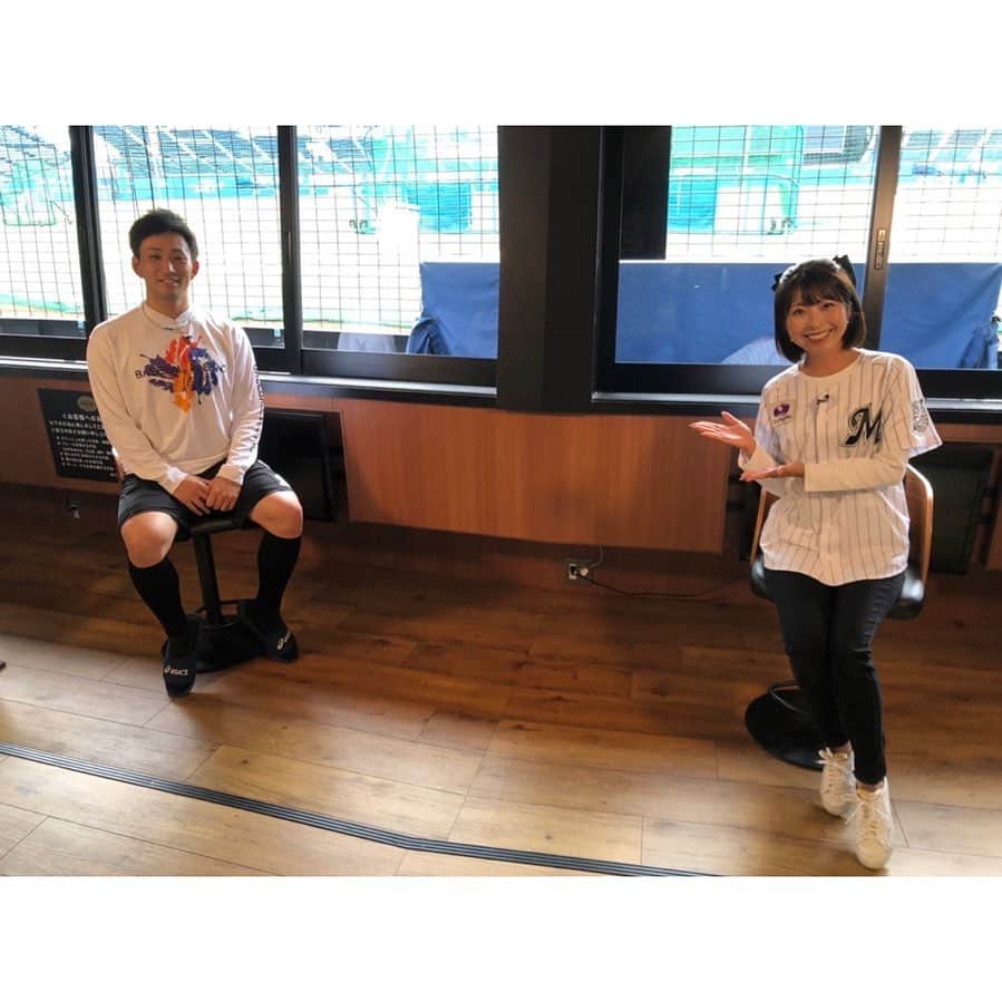 小尾渚沙のインスタグラム：「千葉ロッテマリーンズ応援番組『MARINES FREAKS』⚾️  オフシーズンも、マリーンズ情報たっぷりでお届けします💪🏼💕  明日の放送では、新指揮官となった #吉井理人 監督の就任会見の模様をお伝えしますよ✨  選手インタビューは #小島和哉 投手を直撃です🎤  さらに！浦和球場近くの、選手おすすめグルメもご紹介します🤤❤️  明日の放送もお楽しみに⚾️  J:COMチャンネル(11ch)で毎月第１・３土曜日、12:30からオンエアです✨  マリーンズ公式YouTubeチャンネルでもご覧頂けますのでぜひ❣️ . . #chibalotte @chibalotte  #MarinesFreaks #zozoマリンスタジアム」