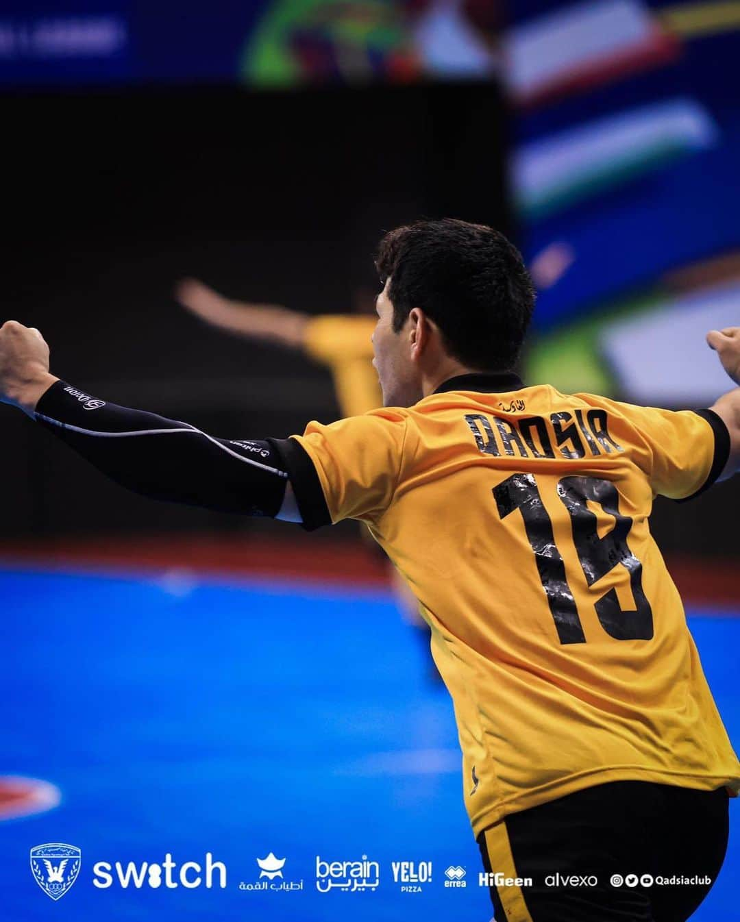 徳田新之介さんのインスタグラム写真 - (徳田新之介Instagram)「First win with a great team🇰🇼💛  #qadsia #handball #kuwait」11月4日 18時43分 - hawks4621