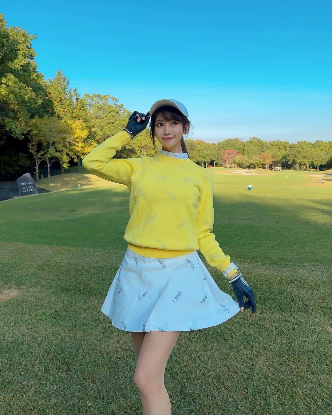 MAYUさんのインスタグラム写真 - (MAYUInstagram)「. 🌼🤍💛 . @standrews_jp コーデ💛 このイエローのやわらかい色味がとってもかわいいの〜🌼 . 秋めいてるゴルフ場にも合う☺️✨ . スコアは⚪️46.43-89（32putt） ちなみにパット数の内訳は、前半21の後半11🤣！ 前半3パットがたくさんで。。🤣 後半は寄せもパットも調子が上がったの〜✨ ハーフ11パットは初めて👏✨ . グリーン周りはとっても大事⛳️🥺 . . #ゴルフ女子#ゴルフ#ゴルフコーデ#ゴルフウェア#セントアンドリュース#森林公園ゴルフ倶楽部#golf#golfwear#golflife#golfstagram#golfcourse#golfaddict#golfclub#golfday#standrews#japanesegirl」11月4日 18時39分 - mayu.kina_golf