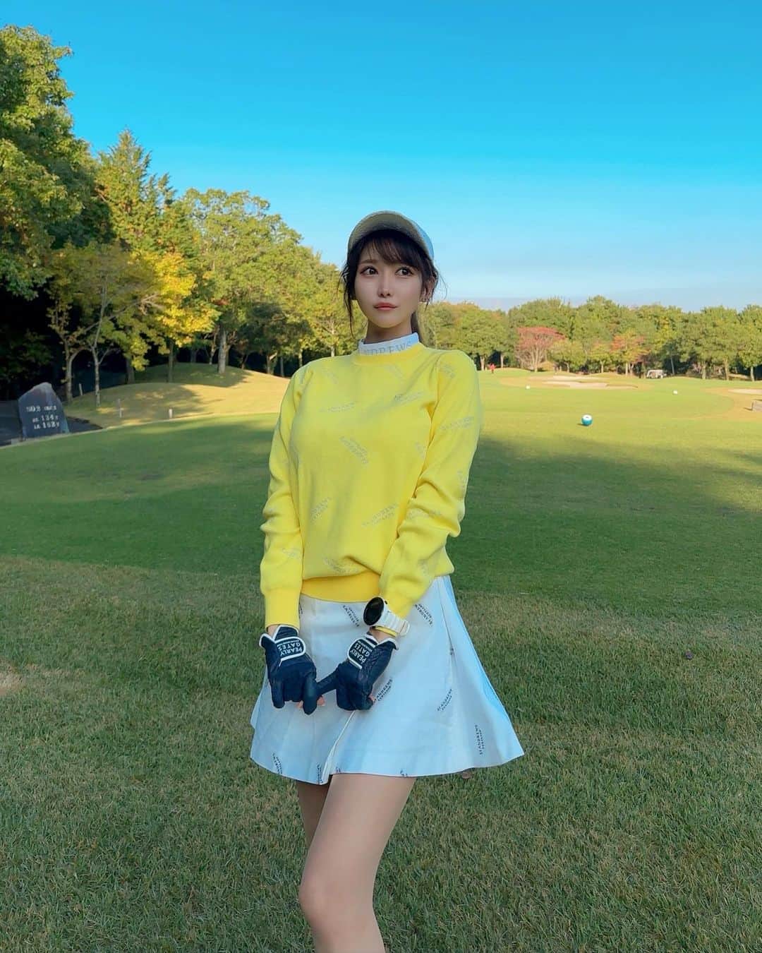 MAYUさんのインスタグラム写真 - (MAYUInstagram)「. 🌼🤍💛 . @standrews_jp コーデ💛 このイエローのやわらかい色味がとってもかわいいの〜🌼 . 秋めいてるゴルフ場にも合う☺️✨ . スコアは⚪️46.43-89（32putt） ちなみにパット数の内訳は、前半21の後半11🤣！ 前半3パットがたくさんで。。🤣 後半は寄せもパットも調子が上がったの〜✨ ハーフ11パットは初めて👏✨ . グリーン周りはとっても大事⛳️🥺 . . #ゴルフ女子#ゴルフ#ゴルフコーデ#ゴルフウェア#セントアンドリュース#森林公園ゴルフ倶楽部#golf#golfwear#golflife#golfstagram#golfcourse#golfaddict#golfclub#golfday#standrews#japanesegirl」11月4日 18時39分 - mayu.kina_golf