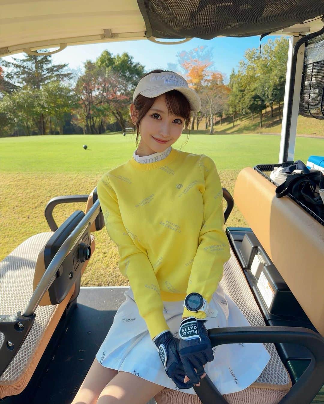 MAYUさんのインスタグラム写真 - (MAYUInstagram)「. 🌼🤍💛 . @standrews_jp コーデ💛 このイエローのやわらかい色味がとってもかわいいの〜🌼 . 秋めいてるゴルフ場にも合う☺️✨ . スコアは⚪️46.43-89（32putt） ちなみにパット数の内訳は、前半21の後半11🤣！ 前半3パットがたくさんで。。🤣 後半は寄せもパットも調子が上がったの〜✨ ハーフ11パットは初めて👏✨ . グリーン周りはとっても大事⛳️🥺 . . #ゴルフ女子#ゴルフ#ゴルフコーデ#ゴルフウェア#セントアンドリュース#森林公園ゴルフ倶楽部#golf#golfwear#golflife#golfstagram#golfcourse#golfaddict#golfclub#golfday#standrews#japanesegirl」11月4日 18時39分 - mayu.kina_golf