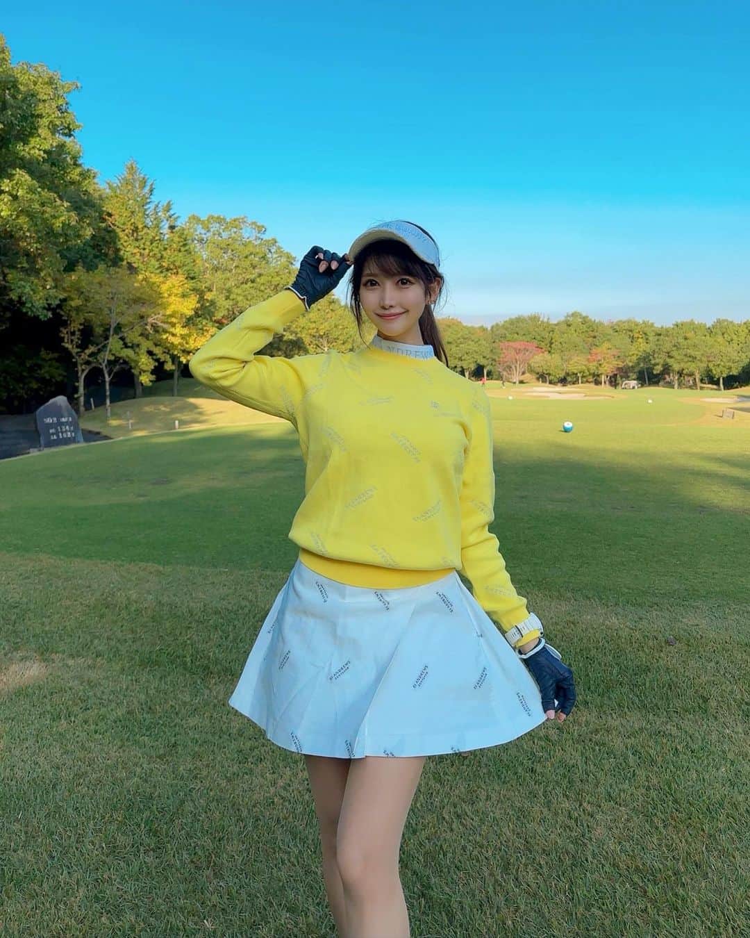MAYUさんのインスタグラム写真 - (MAYUInstagram)「. 🌼🤍💛 . @standrews_jp コーデ💛 このイエローのやわらかい色味がとってもかわいいの〜🌼 . 秋めいてるゴルフ場にも合う☺️✨ . スコアは⚪️46.43-89（32putt） ちなみにパット数の内訳は、前半21の後半11🤣！ 前半3パットがたくさんで。。🤣 後半は寄せもパットも調子が上がったの〜✨ ハーフ11パットは初めて👏✨ . グリーン周りはとっても大事⛳️🥺 . . #ゴルフ女子#ゴルフ#ゴルフコーデ#ゴルフウェア#セントアンドリュース#森林公園ゴルフ倶楽部#golf#golfwear#golflife#golfstagram#golfcourse#golfaddict#golfclub#golfday#standrews#japanesegirl」11月4日 18時39分 - mayu.kina_golf
