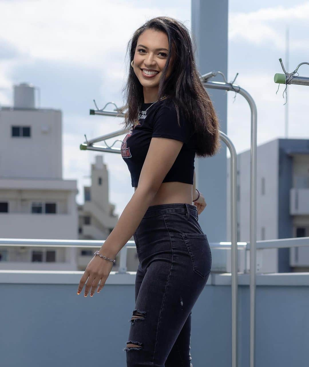 Taboo English®さんのインスタグラム写真 - (Taboo English®Instagram)「金曜日　Friday Sunshine ☀️  Rooftop Vibes 🌆  Three awesome fucking women in Japan who speak English 👏🏼👏🏼👏🏼 LET’S CHAT WITH THEM 💬   @kristymeglin  @maayrak  @lala.fernandes2   @gilbertosouzaphoto 📸  @vanessayukaripro 💄   #tabooenglish #wetasspussy #makemescream #makeitcream #wap #tabooenglishteam #japan #nagoya #eslstudy #英語スラング　#英会話 ＃英語勉強　#ブラジル　#blasian #jeans #cardib #fallvibes」11月4日 18時45分 - tabooenglish