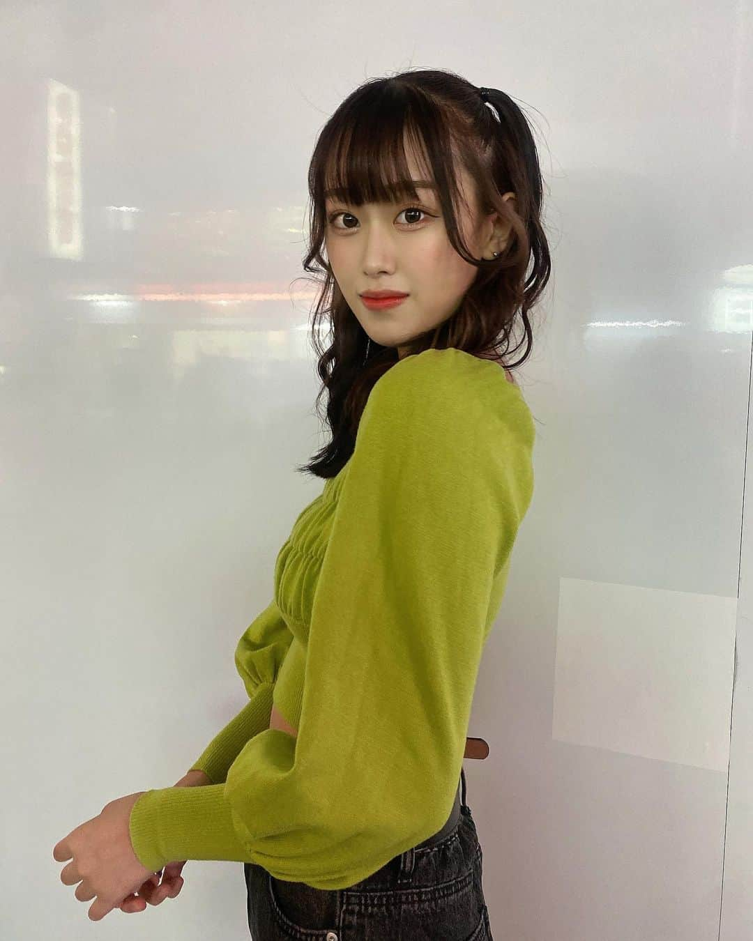 高橋真由さんのインスタグラム写真 - (高橋真由Instagram)「・ この服かわいいでしょ！ あいりちゃんのお下がりなの❤️‍🔥」11月4日 19時35分 - takahashi__mayu