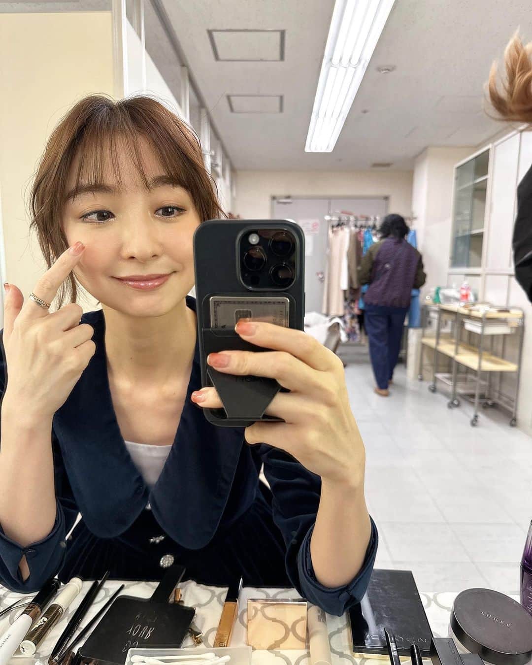 篠田麻里子のインスタグラム：「一日収録でした📺 衣装  @manoushjapan  @manoush_officiel   accessory @ete_official   秋使用でゴールドのグロス💋774 @chanelofficial  #収録#秋コーデ」