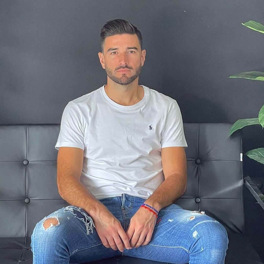 アントニオ・バラガンのインスタグラム：「Pelazo que me ha dejado mi primo @sebasdelaceli  💇🏽‍♂️🔝」