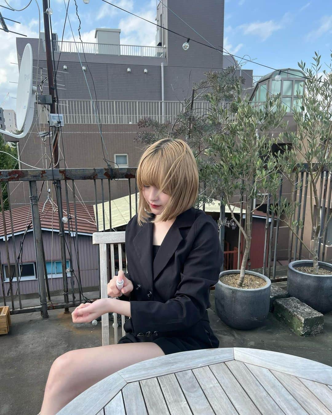 志村美希のインスタグラム：「前から気になってた香水のサブスク 【カラリア 香りの定期便】お試ししたよ🫧  香りは #jomalonelondon のEnglish Pear & Freesiaにした🍐 清潔感のある香りで男性にもおすすめ👱🏻‍♂️  約1000種類から選べてハイブランドも沢山で 優柔不断にとっても優しい☺️  月額¥1980~で ハイライトのURLからクーポンコード【LJ7S】入力すると 初月¥500offになるって！ぜひ😼🫶🏻」