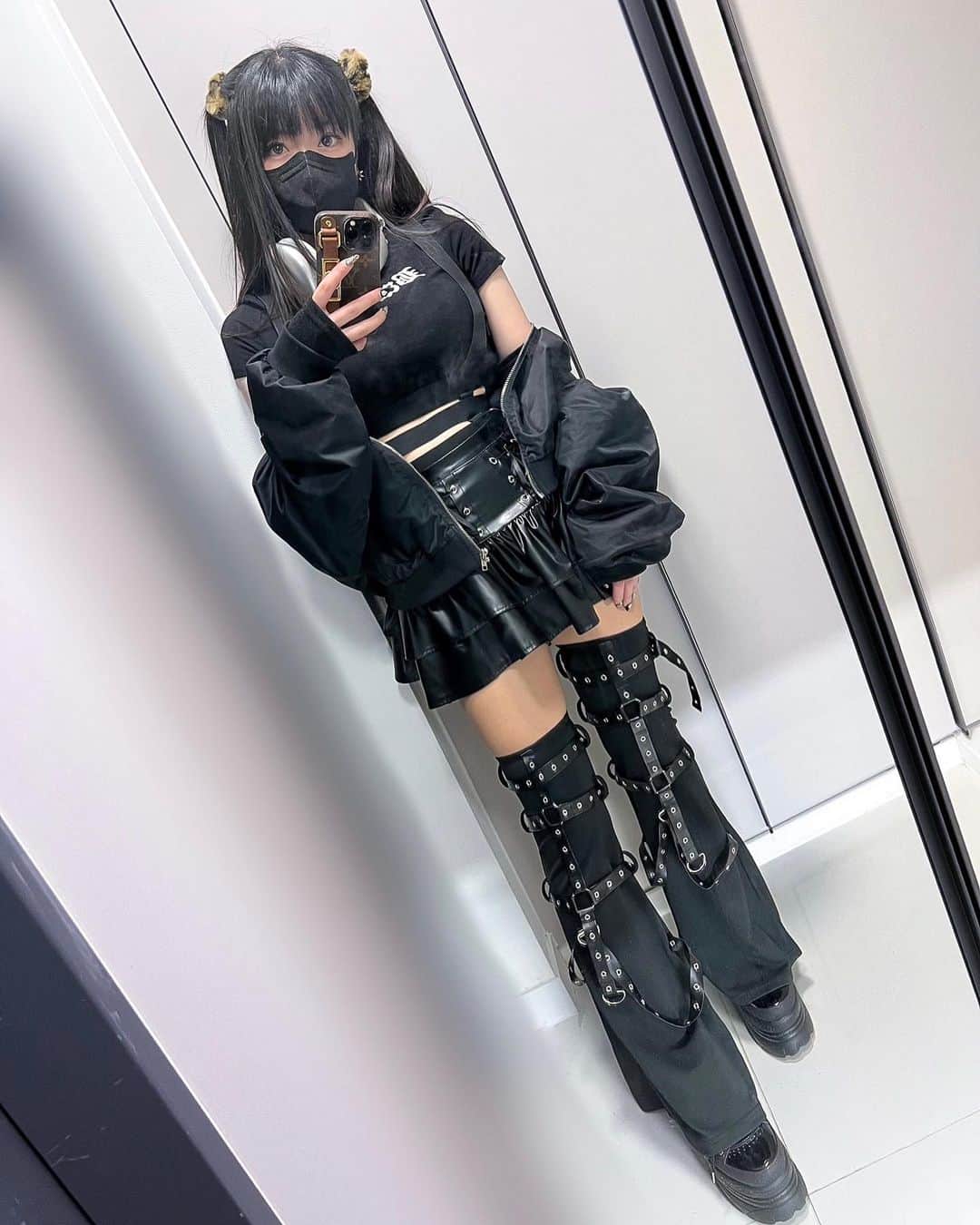 のインスタグラム：「私服🖤」