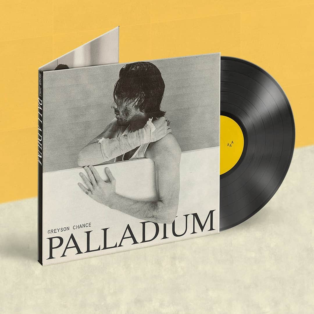 グレイソン・チャンスのインスタグラム：「We restocked the Palladium Vinyl just for you angels 🌙 this album was made intentionally for your turntables; go get your hands on one 🌙 Link in my story to buy」