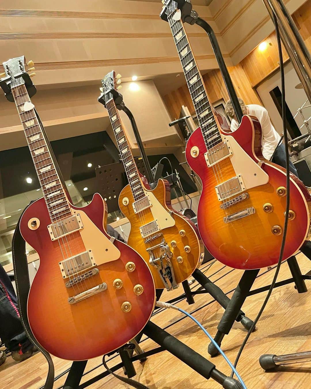 のインスタグラム：「. 「風の日」リズムRECでの一枚。  #ellegarden #風の日 #tribute #gibson #lespaul」