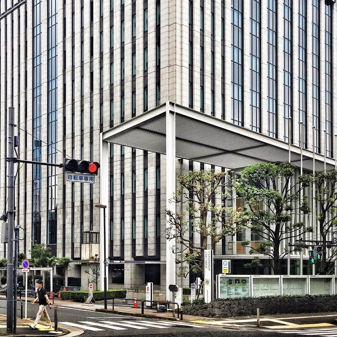 Yasuhito Shigakiのインスタグラム：「. . a look around . . . . Tokyo, Japan.」
