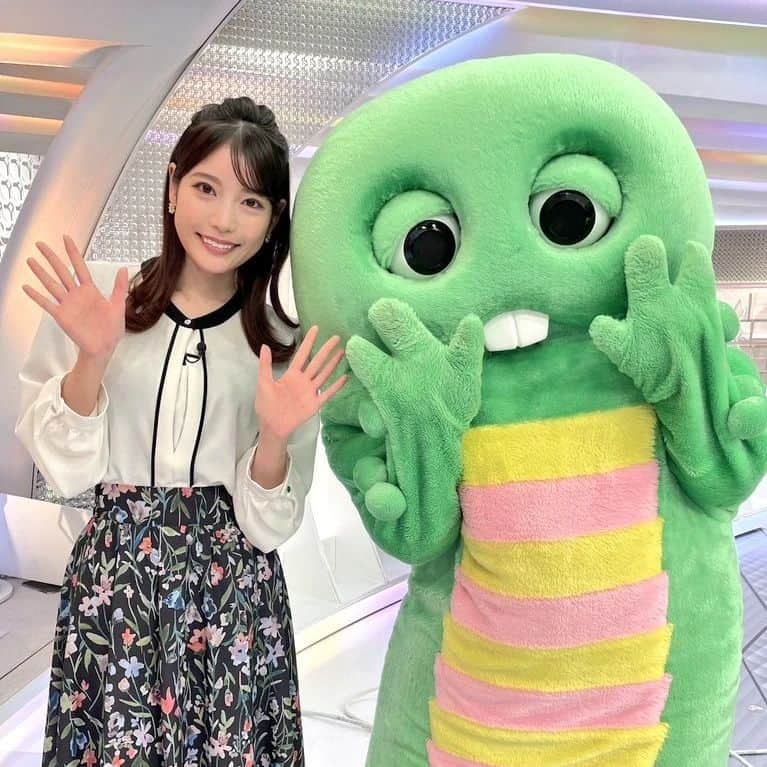 フジテレビ「プライムニュース イブニング」さんのインスタグラム写真 - (フジテレビ「プライムニュース イブニング」Instagram)「週末は全国的に気温がガクンと下がりそうです。暖かくしてお出かけしましょう！ #ソラよみ #竹俣紅　@benitakemata_official #ガチャピン　@gachapin_official #天気 #お天気 #イット」11月4日 21時06分 - livenews_it