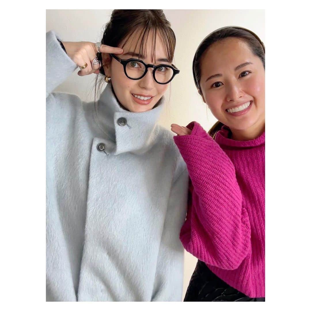 林みなほのインスタグラム：「眉愛🫶  @tomomi_kawabata_ ともちんのおかげで、 左右差が整って、自分のふさふさ眉が より愛しくなりました🫶  元から眉がある方だったけれど、 それでも、やるとやらないとでは、全然違ったし、 眉って、1本の違いで印象が大きく変わるから デザイン力と、技術力と、審美眼が本当に大切。  ふさふさ眉でもこれだけナチュラルに仕上げてくれるから、本当にオススメすぎ。  まゆに困ってる友達は、みんなともちんの元へ連れ込んでおり、ともちんと真剣に眉作りしてます😘🫶笑  みんな、やった後大満足で、 これまでやって良かったことランキング トップ3に君臨!って感動している💓  私も激しく共感で、広めまくっております💋✨笑  #アートメイク#川畑眉」