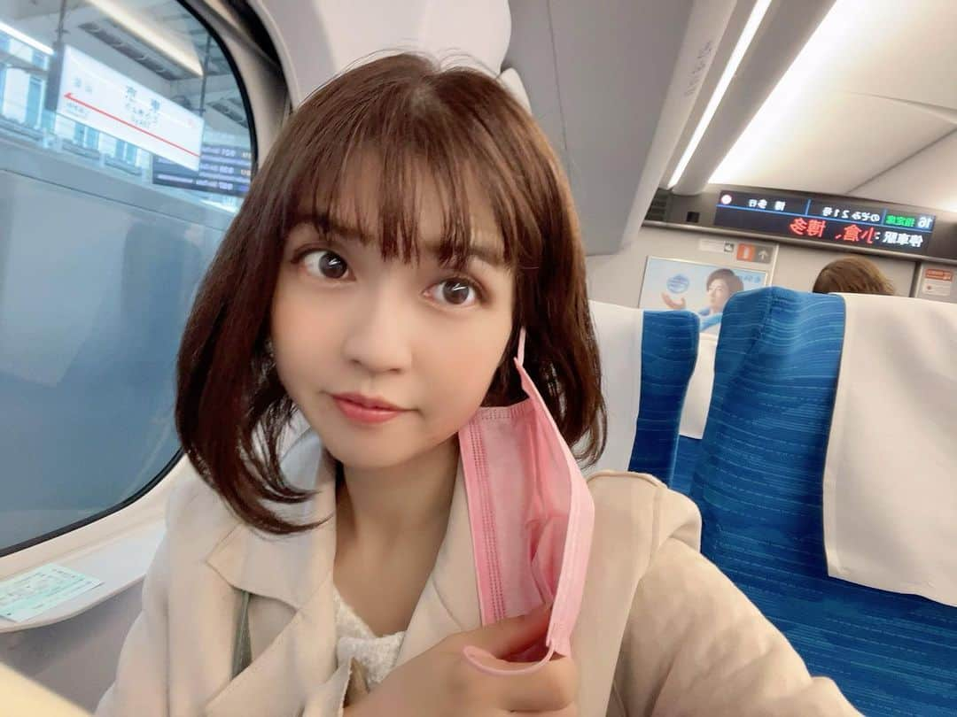 茜結さんのインスタグラム写真 - (茜結Instagram)「新幹線で🚄名古屋へ  【名古屋シネマスコーレ】  11月5日（土）14：55-16：20 🌱舞台挨拶🌱  MC PON万次郎さん GEN TAKAHASHI監督 川本淳市さん（リモート出演） 茜結  11月6日（日）14：35-16：00 GEN TAKAHASHI監督 茜結  11月7日〜11日は 14：45-15：50の上映です  一階で物販もさせて頂く事になりました❤︎是非会いにきて」11月5日 10時25分 - yui10270206