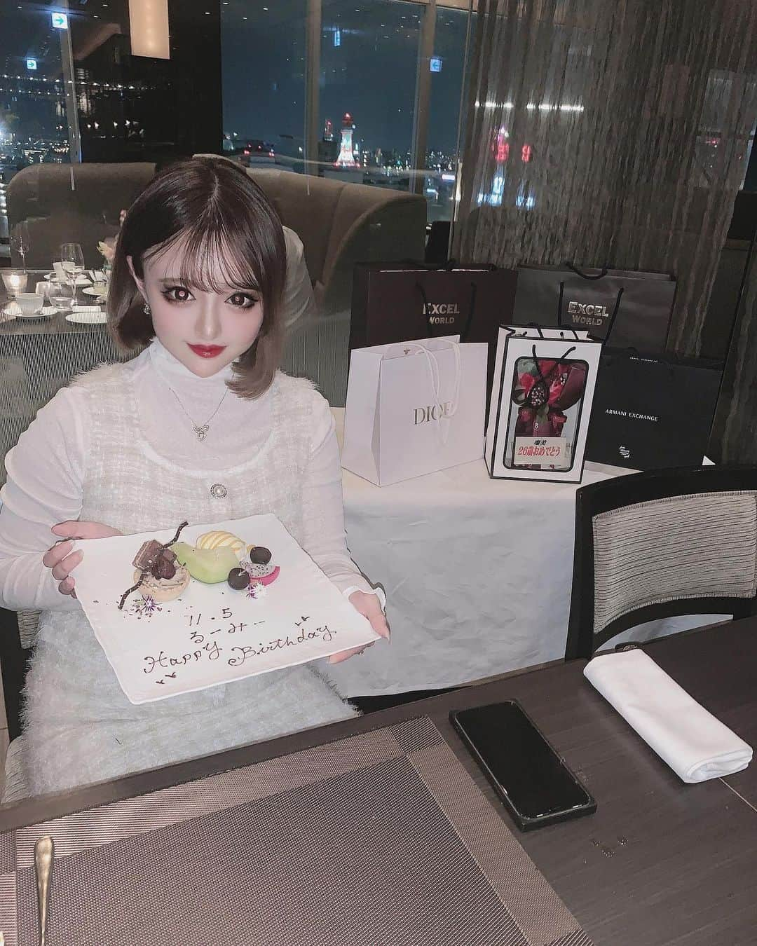 立華えれなのインスタグラム：「26歳になってしまいました。 #誕生日 #19 #96 #平成8年生まれ」