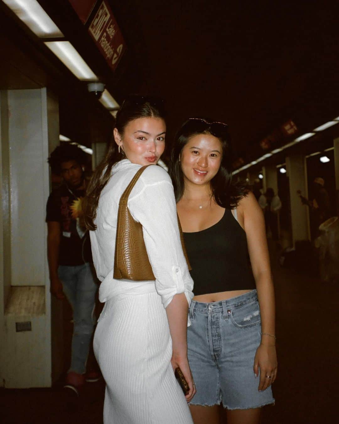 Eva Adamsのインスタグラム：「The gloss? Choco Lit 🫦」