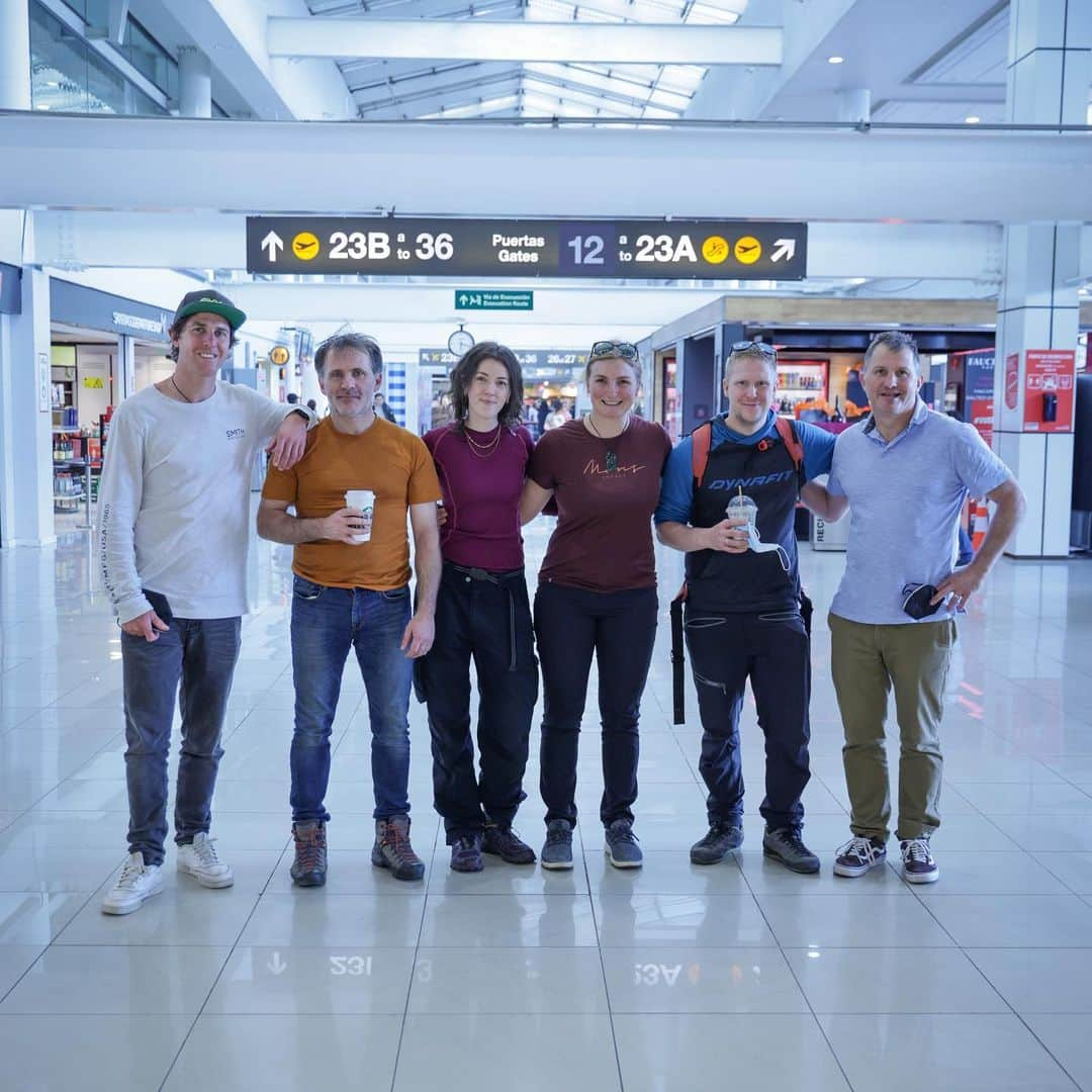 マイケル・ドーソンさんのインスタグラム写真 - (マイケル・ドーソンInstagram)「Made it to Punta Arenas ✔️ The team is growing -> We’ve met the Norwegian contingent 🤙🏻 and now parked up in the raddest of places getting sorted, organised and ready.   #southpole」11月5日 2時53分 - mrmikedawson