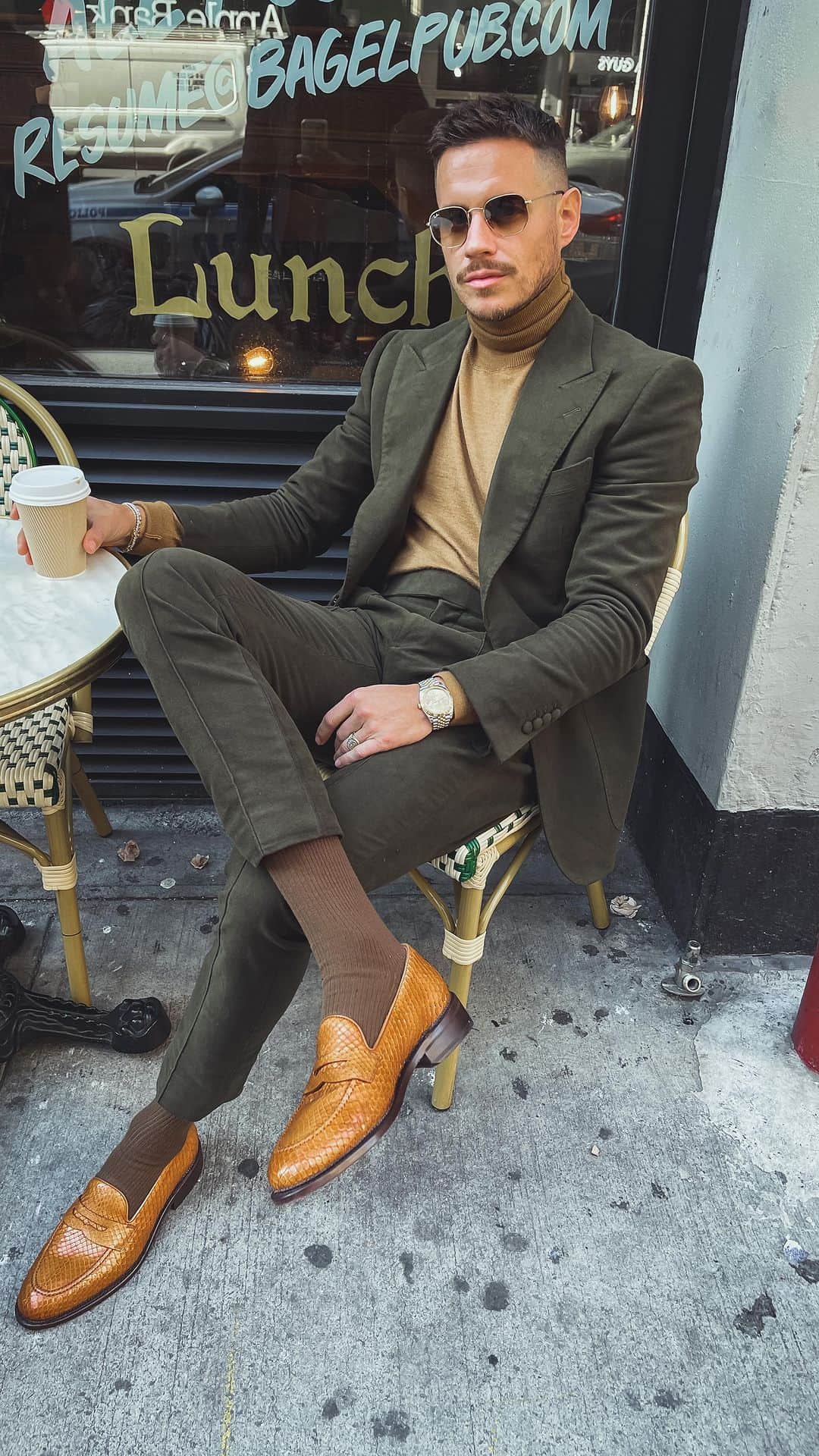 aleksmusikaのインスタグラム：「Friday #fallfits @musika #design #foliage #menscouture」