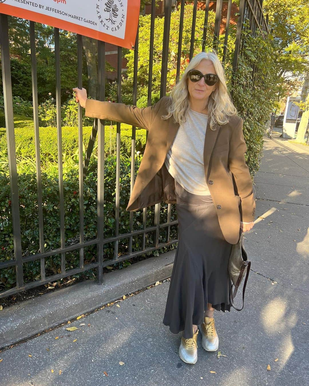 ナネットレポーさんのインスタグラム写真 - (ナネットレポーInstagram)「Sunny day stroll, sporting a very old  Ric Owens skirt that I just rediscovered in my closet.  Caught on camera by the fabulous @miamazing」11月5日 4時17分 - nanettelepore