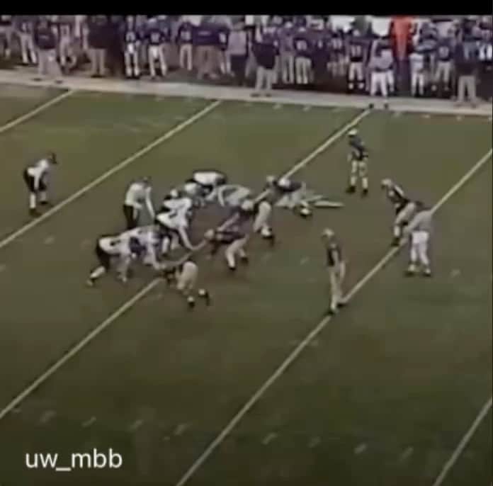 ネイト・ロビンソンのインスタグラム：「@naterobinson the football player , damn I wanted to take this to the house lol I didn’t know where to run lol #bowdown good luck @uw_football vs Oregon state remember what we do to the beavers 🦫」