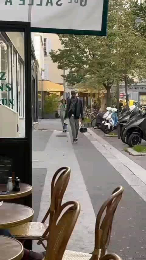 J・アレキサンダーのインスタグラム：「GoodMorning Afternoon and Evening friends and fans just  #Jaywalking in #Paris into the weekend to meet @andrewwerner & @vincentfestatenor for breakfast  Thanks  @andrewwerner for  the clip @telfarglobal @raifadelberg @gramshoes  @jimmythestylist_nyc  #runway #jrunway #jaywalking #paris #france #cafe #dufflebag #modeling #catwalk #fashion #jaywalkingchallenge #antm #breakfast #strut #topmodel #」