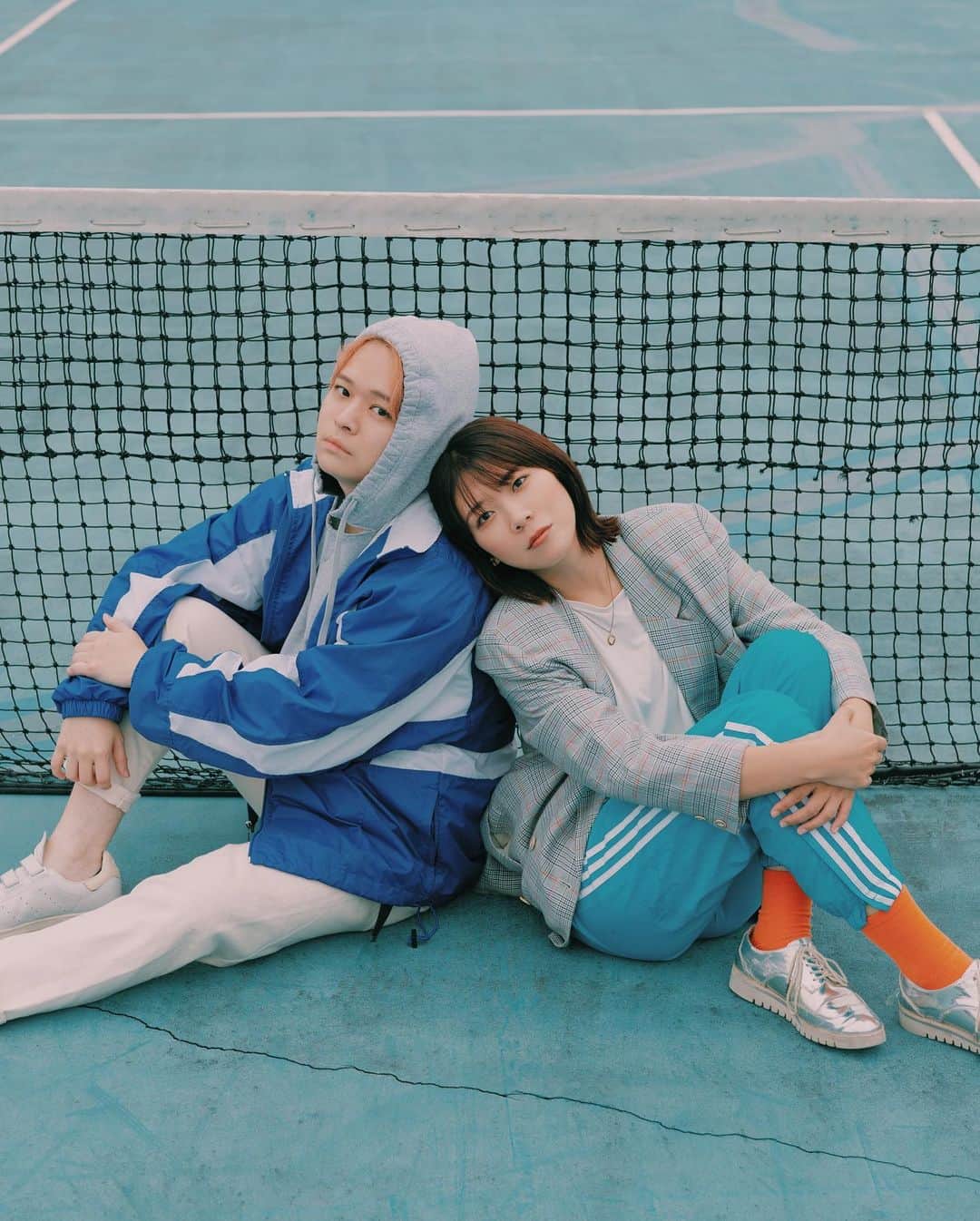 山崎あおいさんのインスタグラム写真 - (山崎あおいInstagram)「motorpool、私は10周年イヤーだったし、真琴も環境の変化があったり、お互いに何やかんやでしばらく活休状態でしたが、またゆるゆると頑張ります。  アー写も新しくしました。あまり大きなことは言わず、楽しくDIYな音楽をやって、ライブついでに色々な街へ行き、美味しいものを食べ、新しい人と出会えるよう、マイペースに頑張ります。  前回アー写（2年半前）がコロナを予期していたかのようなソーシャルディスタンス・ポーズでしたので、今回はビビット密な写真にしてみました。オフショットも面白いのでいつか見てもらいたいな。  何はともあれ、年明けにライブも決まりましたし、色々とお待ちくださいませ。  Motorpool, we try our best again.  We have also updated the photos. I will try my best at my own pace to enjoy playing DIY music, going to various cities, eating delicious food, and meeting new people on the way to live shows.  Anyhow, we have decided to have a live concert at the beginning of the year, so please wait for a new song!!  ニワカに英語を勉強中の山崎あおいでした。」11月5日 19時55分 - yamazaki_aoi