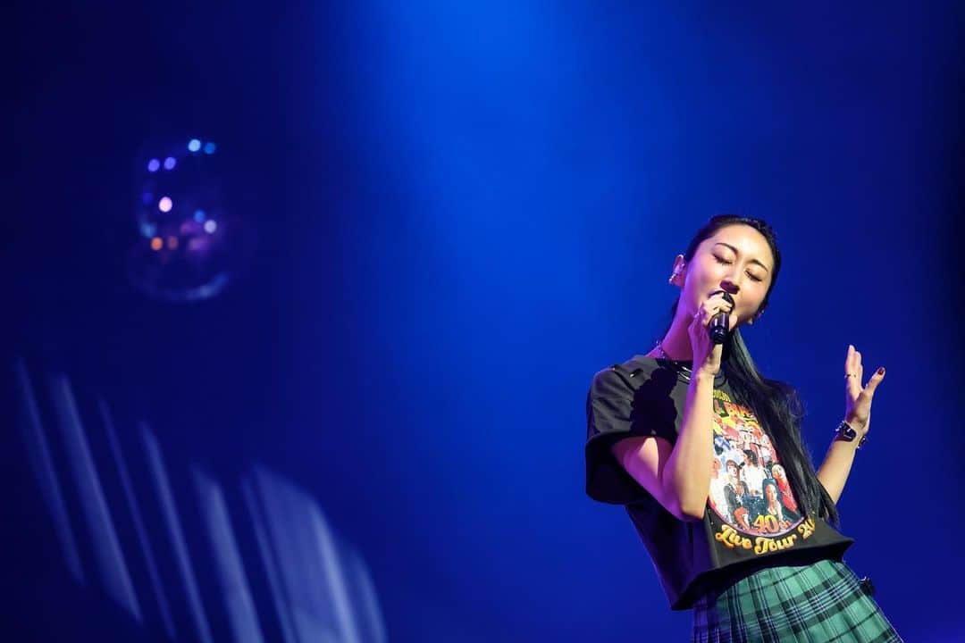 Ms.OOJAのインスタグラム：「①BIRTHDAY LIVE TOUR2022 KT ZEPP YOKOHAMA  素敵な写真が届きました✨  今回のライブは オリジナルと、流しのOOJA2の世界観を楽しんでもらおうと2部構成でお届けしました。  今年も最高の誕生日をありがとうございました✨ NEXTステージのMs.OOJAもよろしくです💕  📸成瀬正規(Photographer) @mnp.hoto   #msooja #birthdaylive #zepp」