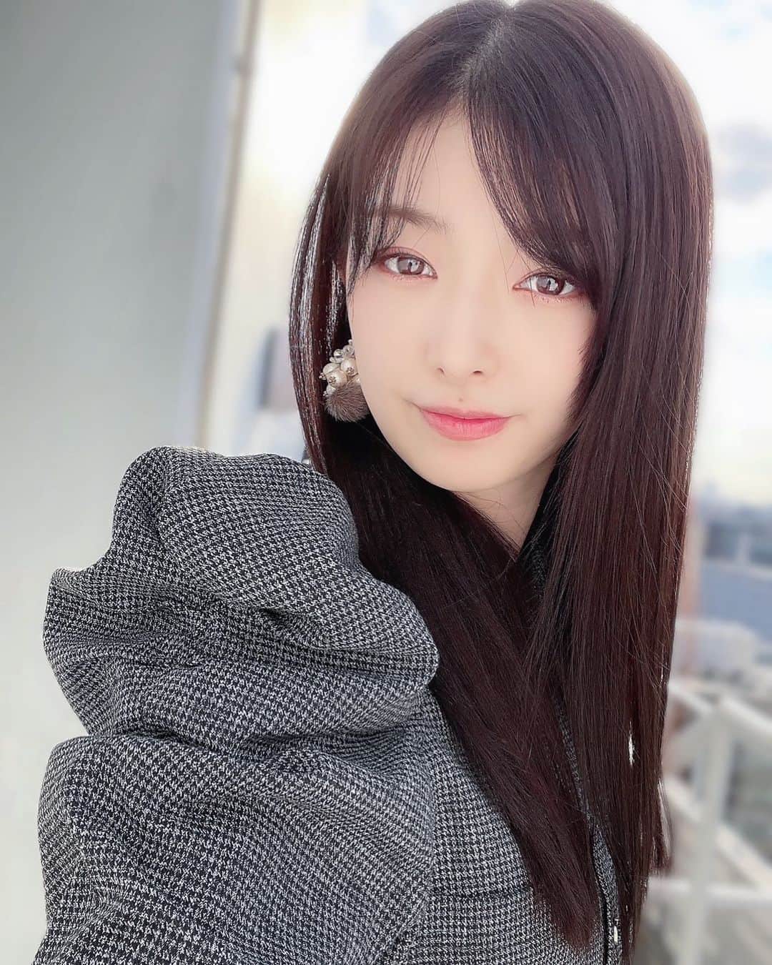 のインスタグラム：「#オンラインお話し会 の振替でした！ ありがとうございました✨ 外で撮ったからちょっと眩しい顔。笑 . .  #AKB48 #REDYAZEL #私服 #ワンピース #ootd」