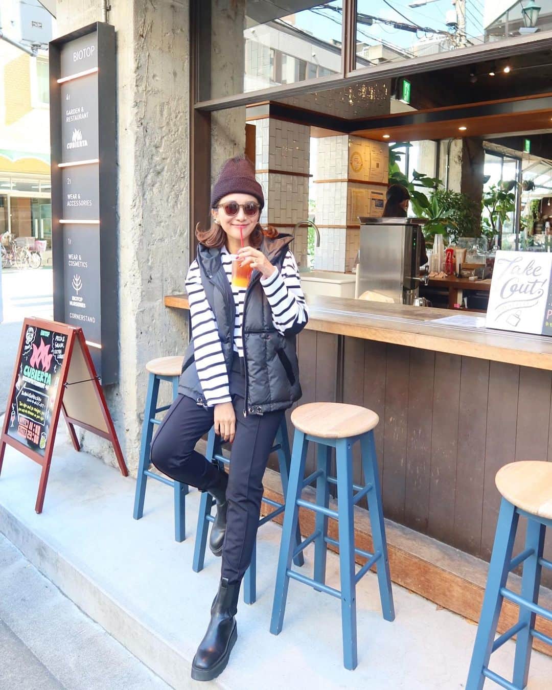 Mai Wakimizuのインスタグラム：「最近ブームなのがイージーパンツのブーツイン！美脚効果に気付いてからリアルに週5のスタイル。ダウンベストは今年絶対ゲットして欲しいアウターの一つ♡着てるのを忘れちゃうほど軽いのにスーパー温かい！裏起毛パンツとダウンベストである程度は乗り切れそう＼(^o^)／ #wakkinstyle#ootd#coordinate vest:#linkable @linkable_official(明日6日23:59まで予約販売中) tops&pants:#linkable @linkable_official」
