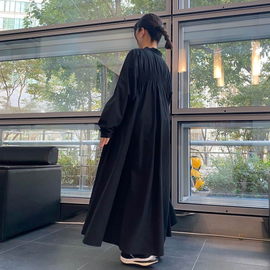 宮崎由衣子さんのインスタグラム写真 - (宮崎由衣子Instagram)「2022.11.3(木) #日本テレビ 「  #バゲット 」 @baguette_ntv  #衣装  @rosebud_official_ さま #rosebud #ローズバッド  (靴は履き替え忘れてスニーカーのまま…　#sacainike )  ★ #コーディネート　→　#スタイリスト　さま ★ #ヘアアレンジ　→　#日テレ　#ヘアメイク　さま ★顔はセルフメイク  #気象予報士  #お天気キャスター #153cm  #低身長コーデ　　　 #今日の服　#今日のコーデ　#大人コーデ #今日の衣装　#テレビ衣装　#衣装提供 #ワンピースコーデ #ミディアムヘア  #ミディアムヘアアレンジ #くせ毛 　 #japanese #ootd #weatheranchor  #기상캐스터　#氣象主播   (※マスク外しは解説時と撮影時のみ)」11月5日 11時30分 - wm_yuitea