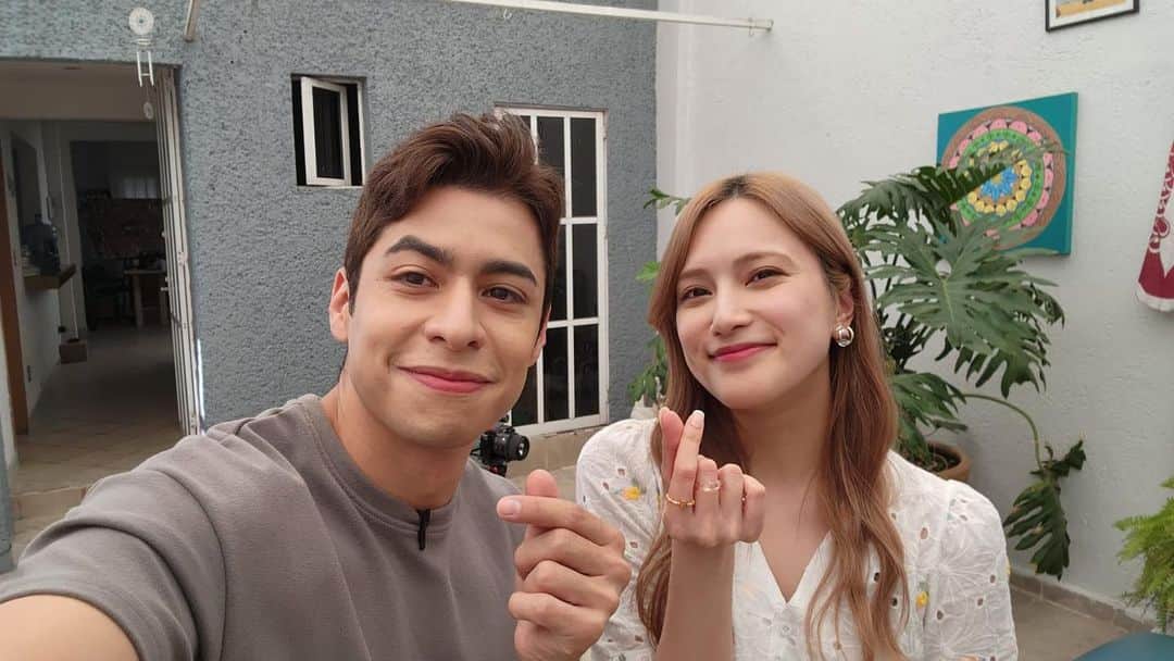 入山杏奈のインスタグラム：「Ya vieron los videos con @crisxt20 ? Están en mi canal de YouTube!! 🇰🇷🇲🇽🇯🇵」