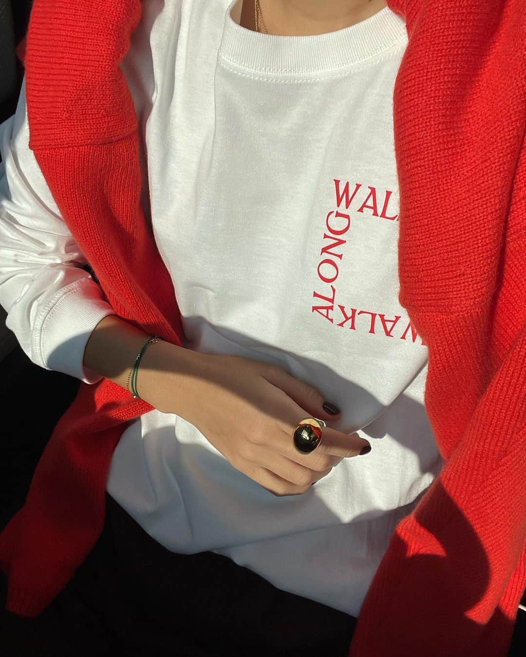 正中雅子のインスタグラム：「long T shirt❤️  カラーロゴとバックプリントをしたカジュアルめなロンTを久しぶりに作りました！  REDとGreenを作っててどっちも色味も拘りスタイリングのアクセントになる1枚に仕上がりました☺︎  同日発売のスウェットパンツと合わせたり、綺麗目アイテムともいい感じに合わせたい🤤  11/8 tue 14:00 start-  #MACHATT #masaco服」