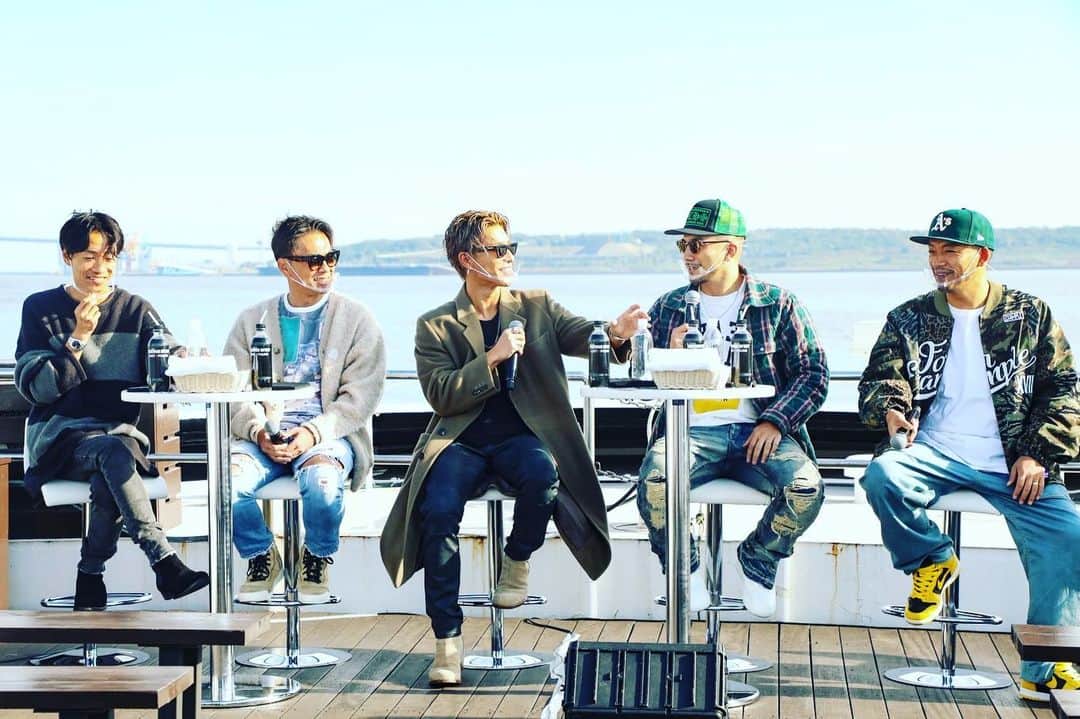 のインスタグラム：「10.23 いつも応援して下さる皆さんと、アルバム購入者特典船上PARTY🐳🏊‍♂️🐳🏊‍♂️の図。  #dobermaninfinity  #D6 #lostandfound」
