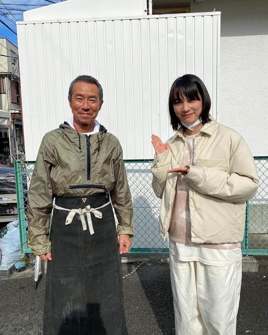 のん（能年玲奈）さんのインスタグラム写真 - (のん（能年玲奈）Instagram)「柳葉敏郎さんと！ 同じシーンが少なかったのですが、とても優しくしてくださいました🐬🐬  #天間荘の三姉妹」11月5日 13時45分 - non_kamo_ne