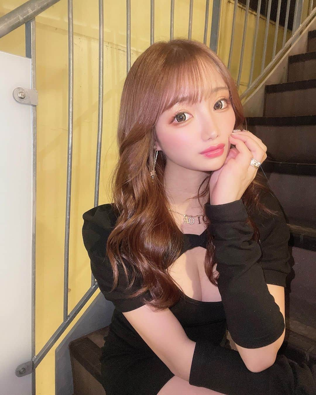 まゆぴちゅーさんのインスタグラム写真 - (まゆぴちゅーInstagram)「New Hair💇‍♀️💕💕  いつもの @lwis_hair で♡  今回は、ほんのりピンクを入れた ピンクベージュだよん♡♡♡！  絶妙なやわらかいカラーで まじでやっぱ天才！まこっちゃん！！  @makoto__kamijo いつもありがと🥹🫶🏻✨  前髪カットもいつも神なのよ、、、🥲❤︎  . . . #newhair #pinkbeige #ピンクベージュ #ベージュカラー #よしんもり #韓国巻き」11月5日 20時42分 - mayu_03pichu