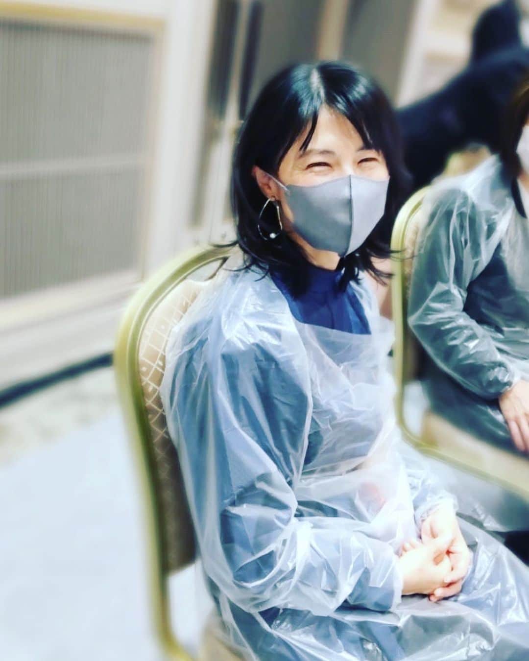 中江有里のインスタグラム：「東京手書友禅のワークショップに参加しました。  京友禅、加賀友禅と並び、日本三大友禅と呼ばれます。  今日はハンカチに彩色しました。  かなり集中しました。楽しかった😊  #中江有里  #東京手書友禅」