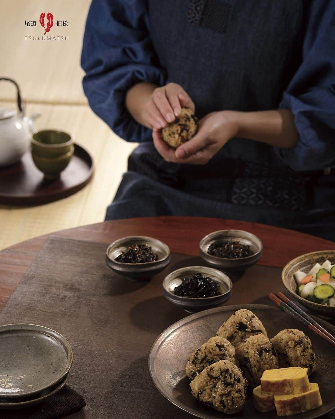 尾道佃松　川原食品株式会社さんのインスタグラム写真 - (尾道佃松　川原食品株式会社Instagram)「今年も残すところ2ヶ月となりました‼︎ 本当に早いですね。  そしておにぎりアクションも明日まで☺️また来年もあれば、じゃんじゃん投稿していきます😉  #onigiriaction  おにぎりの写真を投稿するだけで アフリカ・アジアの子どもたちに 給食が届けられるという取り組みです😊  @tsukumatsu29  #尾道#佃松#川原食品#つくまつ#佃煮#ふりかけ#特上しそ昆布#しそ昆布#釧路産#たらふりかけ#御歳暮#お歳暮#御中元#中元#お中元#ギフト#手土産#ごはん#お弁当#弁当#ごはんのおとも#ご飯#黒豆#尾道佃松#おにぎり#おむすび」11月5日 16時34分 - tsukumatsu29