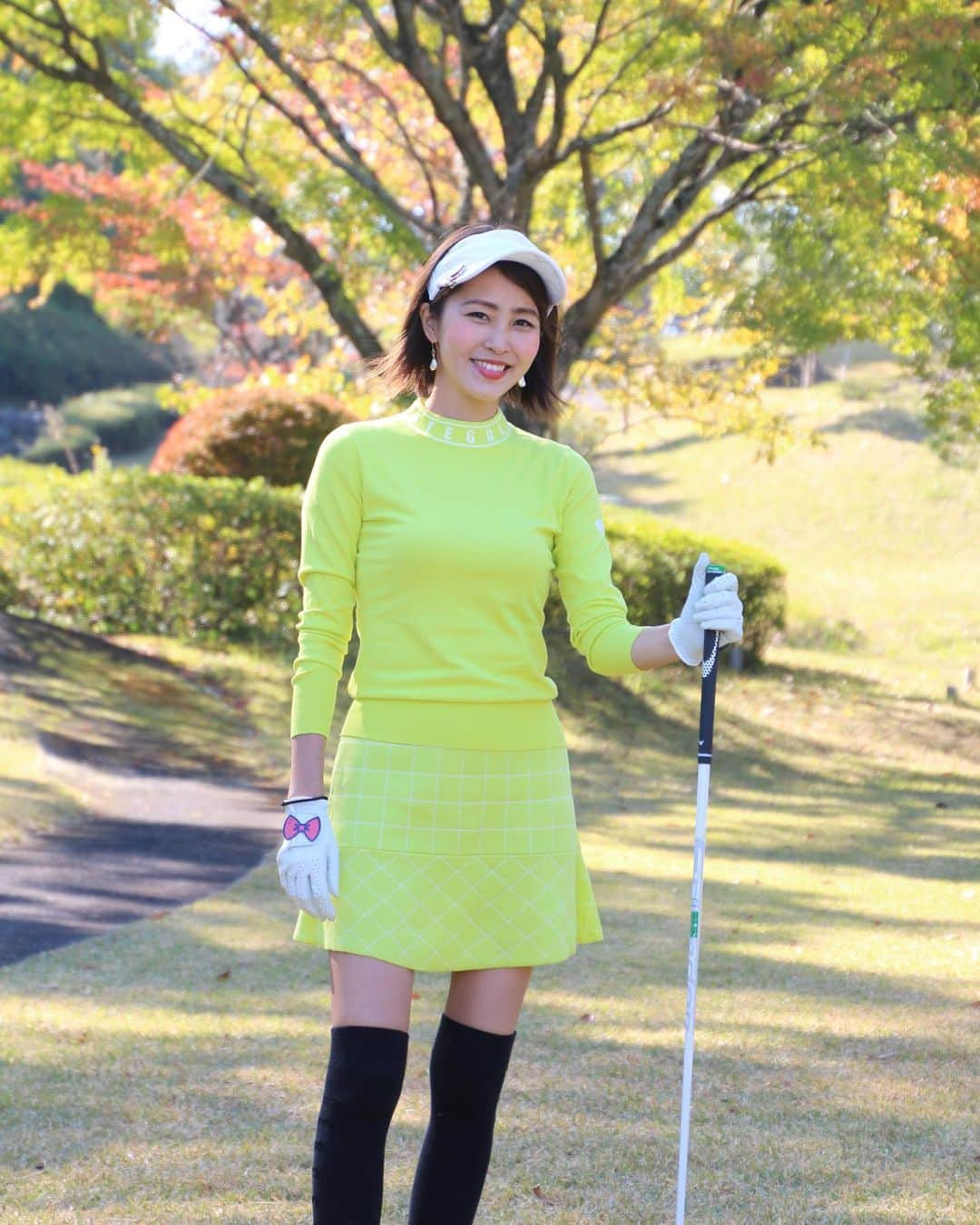 坂元美香さんのインスタグラム写真 - (坂元美香Instagram)「この前のゴルフ⛳️ ３か月ぶりでした。  この時期のゴルフは本当最高だね！😙 青い空と雲の流れと紅葉と 秋の景色に癒されすごくリフレッシュできました🌿  ロッテ皆吉台はランチが美味しいので それも楽しみの一つなのです。 （まだ禁断の雪見トーストだけは 食べたことない。笑）  今回はお散歩&練習感覚で行ったので スコアはつけずに回ったのだけど そんなに悪くなかった。  そういえば結局今年は一度も練習しなかった🤣 相変わらずゴルフ熱はぜんぜんなくて 熱が上がることもないので ときどき行く程度で満足です😅  あ、この前「今日の失敗集」を ストーリーで流したら 過去イチいいね♡が付きました🤣 シリーズ化しようかしら…  #ロッテ皆吉台カントリー倶楽部  #坂元ゴルフ日記 #ゴルフ #ゴルフ女子  #大人ゴルフ女子 #黄色星人」11月5日 18時02分 - mika_saka