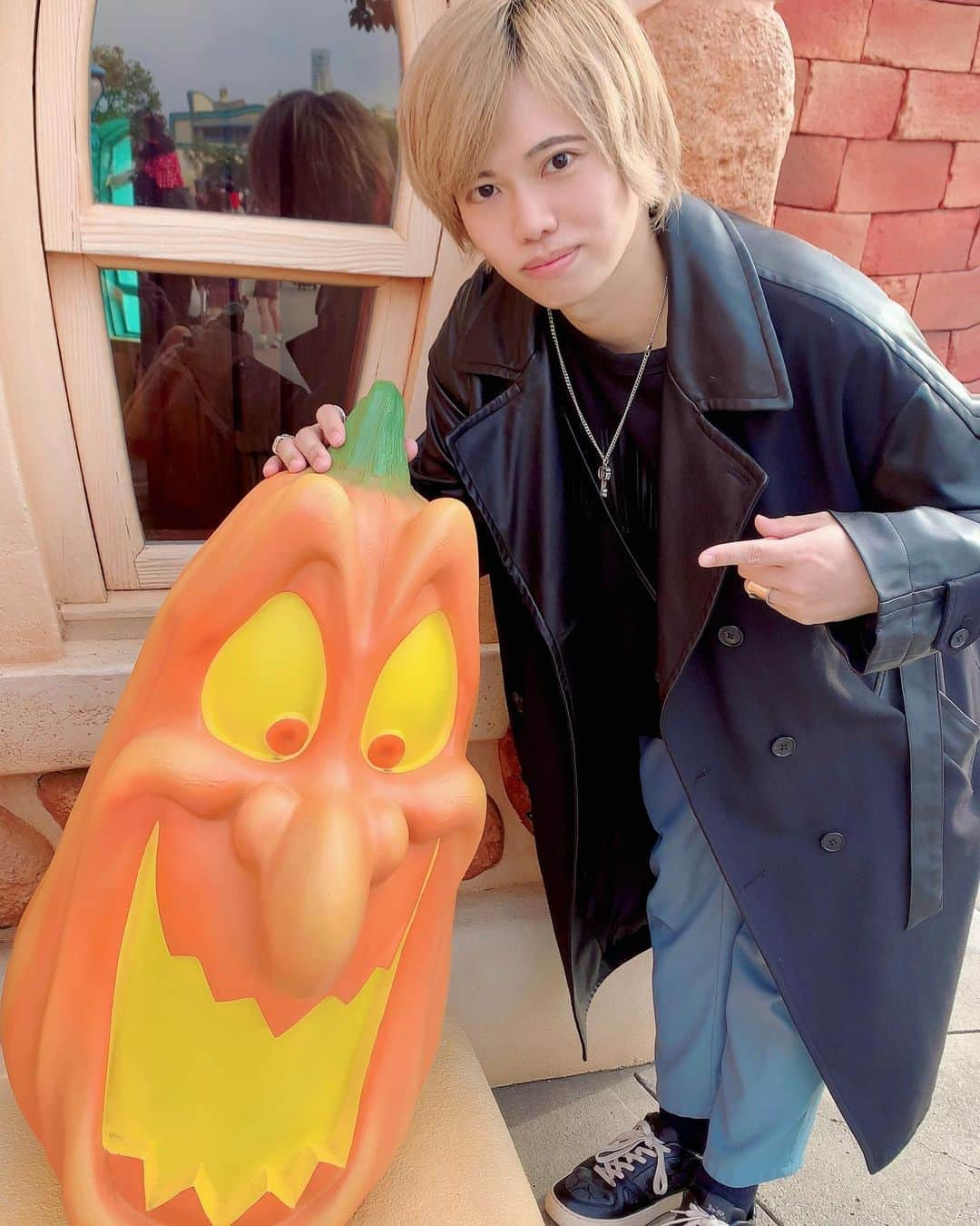 YASTIN さんのインスタグラム写真 - (YASTIN Instagram)「はっぴぃハロウィン♪🎃 (もう終わったけど)  #ハロウィン #dハロ #dハロ仮装 #はろうぃん #かぼちゃ #ディズニーランド #tdl #東京ディズニーランド #haloween #trickortreat🎃 #disneyhalloween #disneyland #ディズニー男子 #dヲタ #dオタ #dヲタさんと繋がりたい」11月5日 18時14分 - yastin0109