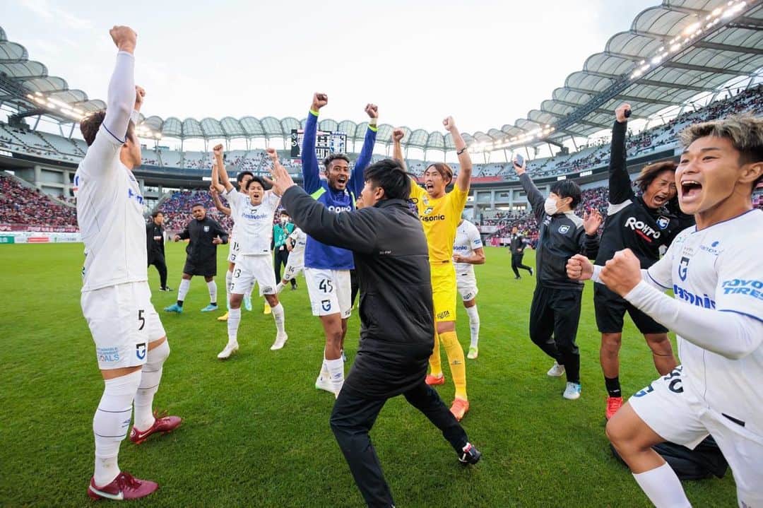東口順昭さんのインスタグラム写真 - (東口順昭Instagram)「今シーズンも応援ありがとうございました！ この状況を作ってしまったのは自分達。反省して、また来年もJ1でチャレンジできる事に感謝して頑張っていけたらと思います。 最高のサポートありがとうございました🙇‍♂️」11月5日 18時35分 - higashiguchi_official