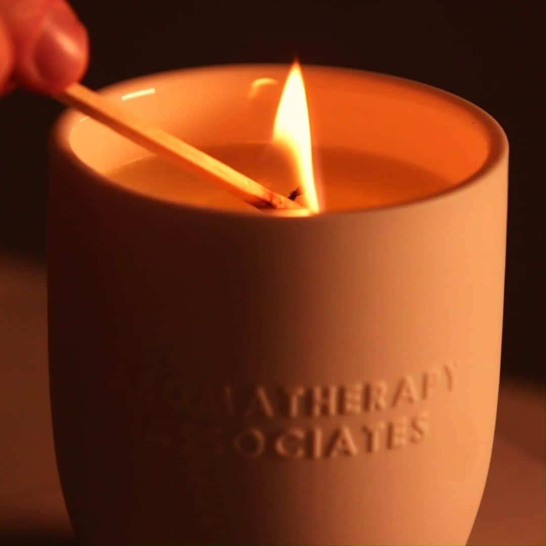 アロマセラピーアソシエイツのインスタグラム：「Discover our candle collection and light up your night with cosiness 🕯️  #aromatherapyassociates #aromatherapy #candles #cosy」